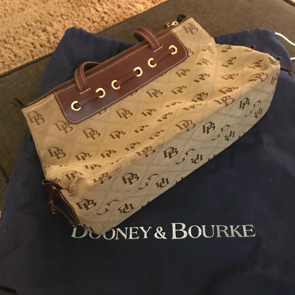 Once loved Dooney & Bourke shoulder bag. - Picture 2 of 7